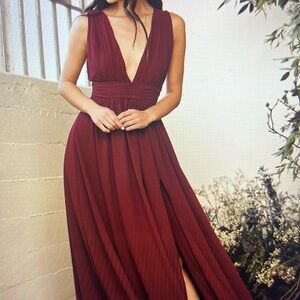 NWT- LULU’S formal burgundy dress-XS